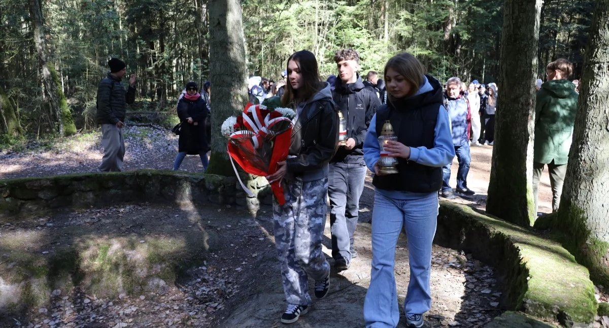 Jata we władaniu młodzieży. 12 kilometrów w stronę historii i wielki finał w Żdżarach
