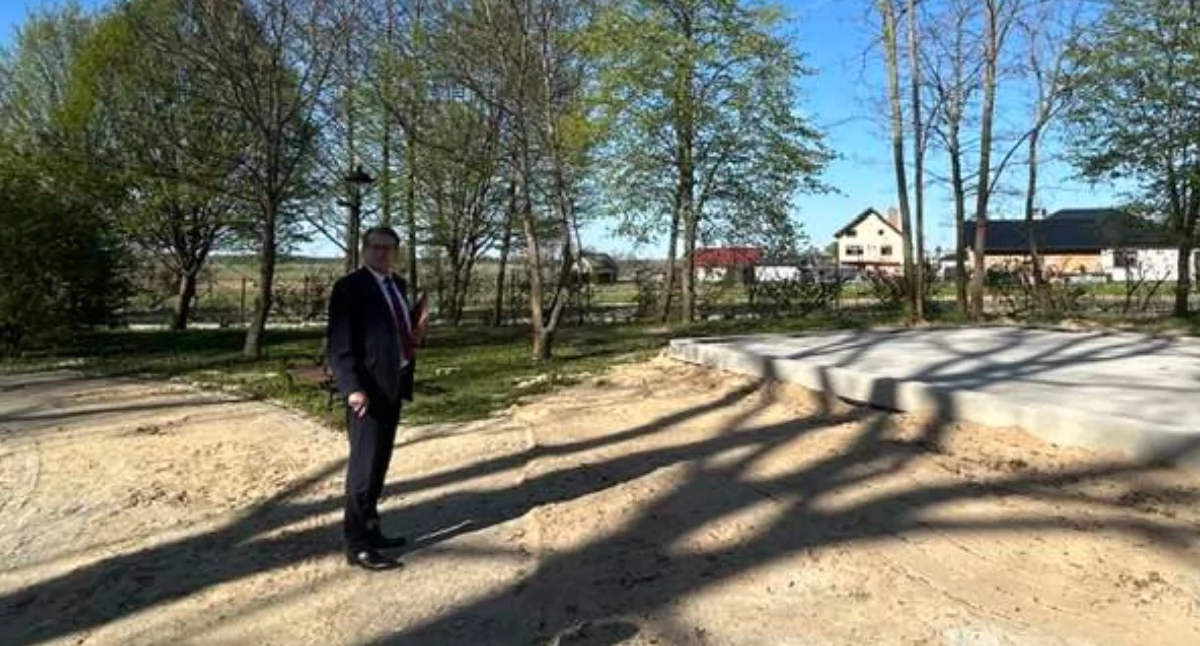 Nowoczesne muzeum na miejscu dworu Henryka Sienkiewicza w Woli Okrzejskiej. Starosta Szustek sprawdza postęp prac 