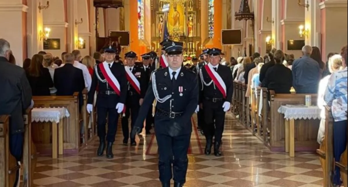 Dumni strażacy i wyjątkowa oprawa. Tak Wojcieszków świętował 3 Maja! [ZDJĘCIA]