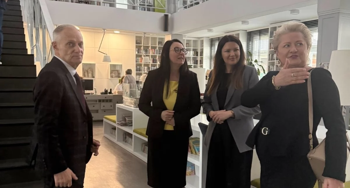 Poseł Bożena Lisowska z wizytą w gminie Serokomla: Nowoczesność dzięki unijnym dotacjom