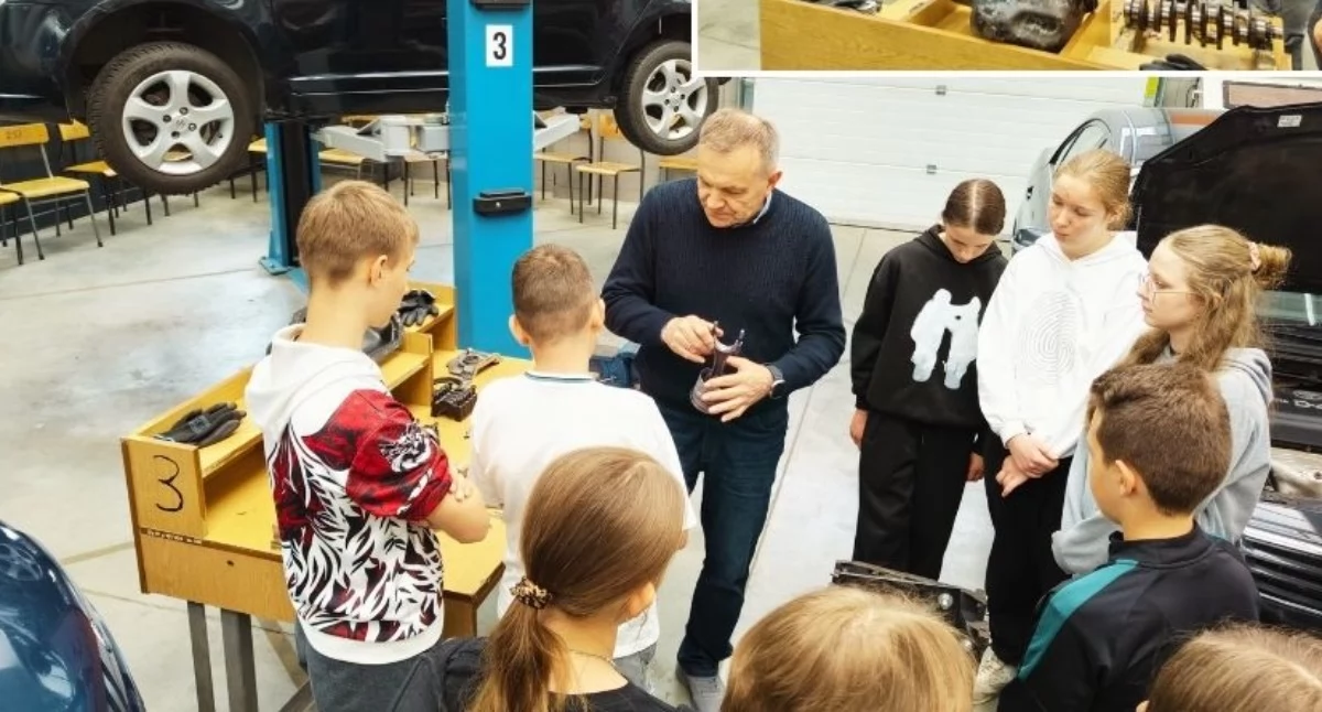 Uczniowie z Sarnowa i Zagoździa poznają tajniki nowoczesnej fabryki i warsztatów
