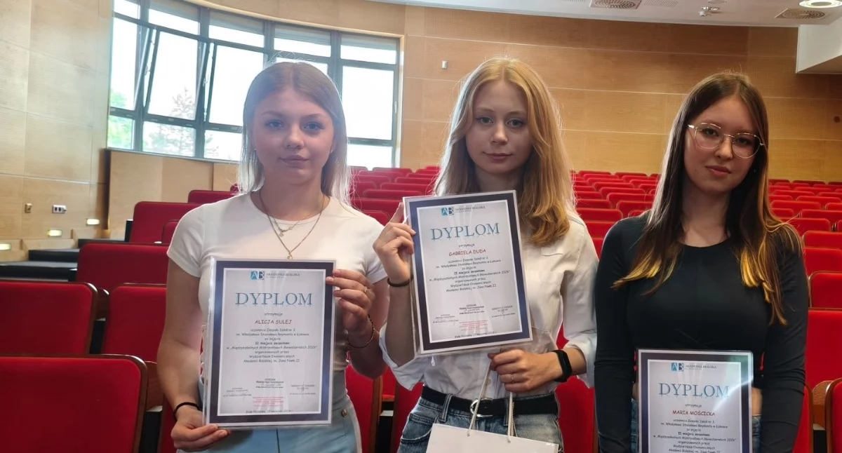 PRZYSZŁOŚĆ BIZNESU NALEŻY DO NICH! OGROMNY SUKCES UCZENNIC Z ŁUKOWA 