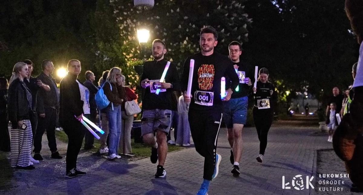 Ponad 400 osób w łukowskim parku! Ten pokaz oglądano z „opadniętą koparą”