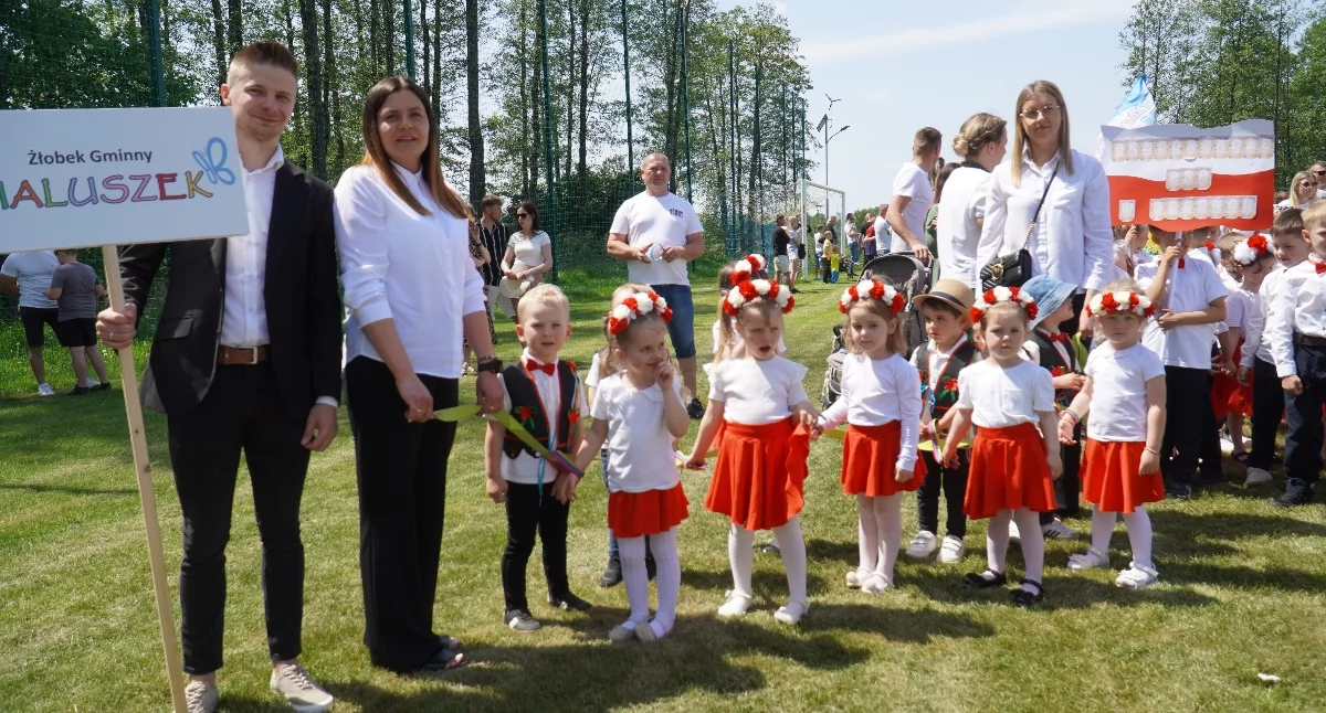 Podbili serca publiczności w Kosutach! Tak bawiły się maluchy na I Powiatowej Przedszkoliadzie [ZDJĘCIA]