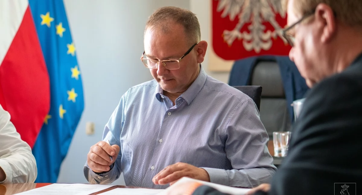 Modernizacja skweru przy fontannie w Łukowie. Firma Zeltech z Siedlec zmienia centrum miasta