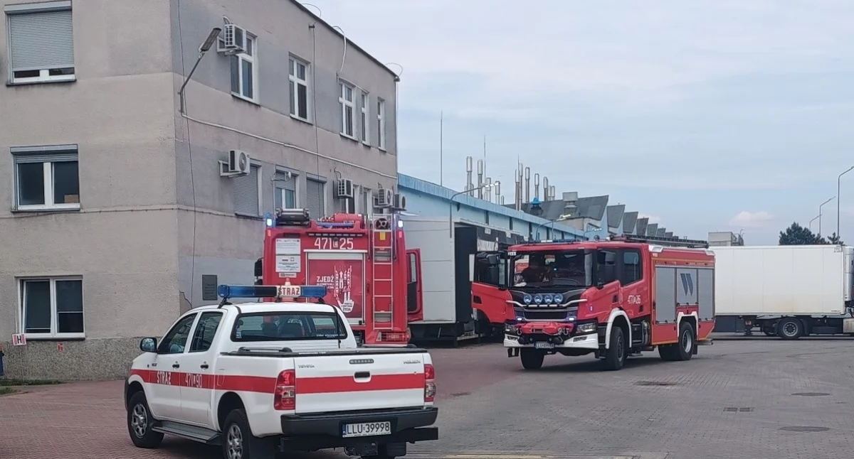 Ewakuacja w Zakładach Mięsnych w Łukowie. Strażacy interweniowali w poniedziałkowy poranek