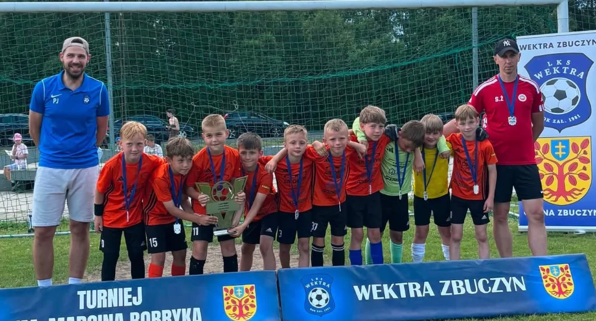Sukces młodych piłkarzy z Łukowa. Amplus U9 wygrywa turniej w Zbuczynie