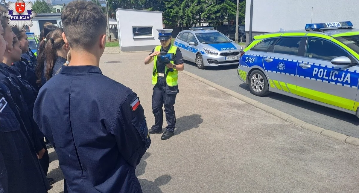 Przyszli policjanci odwiedzili komendę w Łukowie. Marzenia zderzyli z rzeczywistością