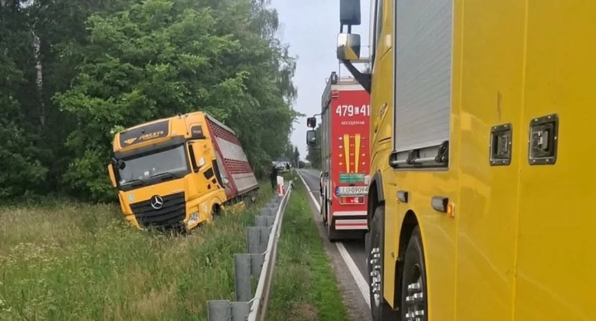 Ciężarówka w rowie i zderzenie w mieście. Środa, o której chcieliby zapomnieć kierowcy w Stoczku Łukowskim