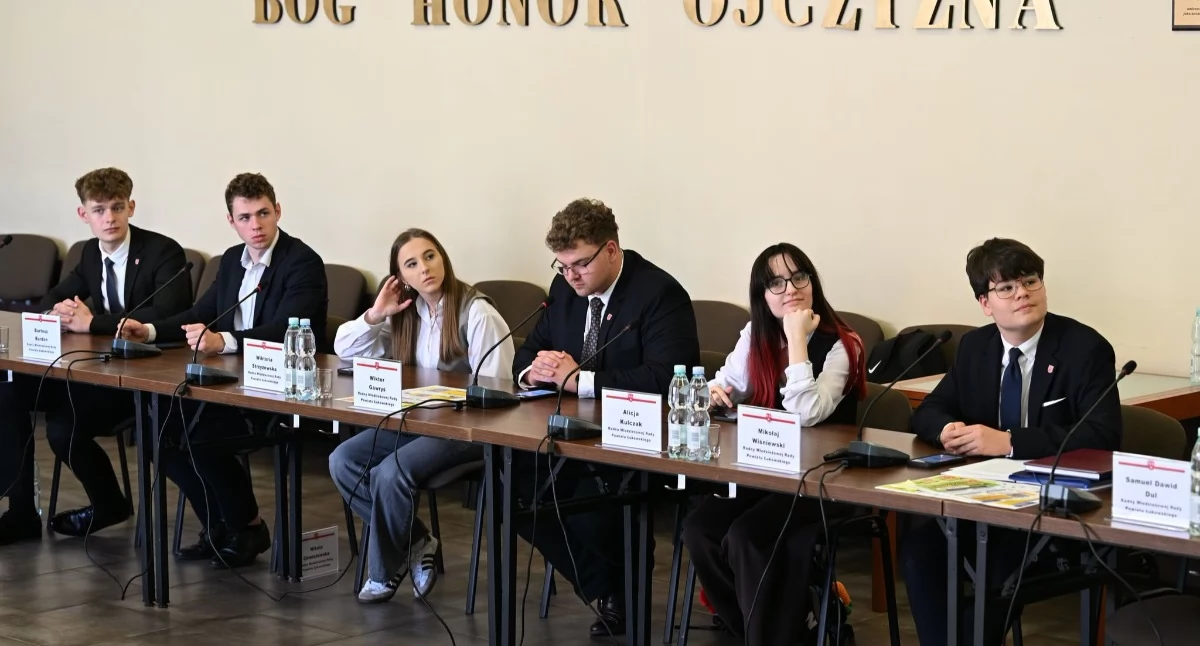 Młodzież z powiatu łukowskiego zyska własny budżet! Znamy szczegóły ostatniej sesji