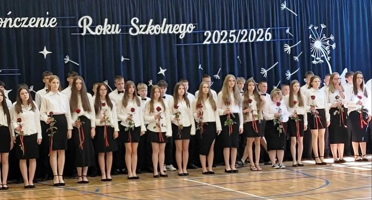 Rocznik 2011 pożegnał szkołę w Krzywdzie. Nie uwierzycie, jak bawili się na balu!