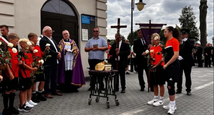 Łuków utonął w łzach. Tłumy i znane nazwiska pożegnały wybitnego trenera