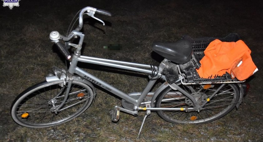 Wypadek w Dąbiu. Rowerzysta trafił do szpitala z poważnymi obrażeniami ciała 
