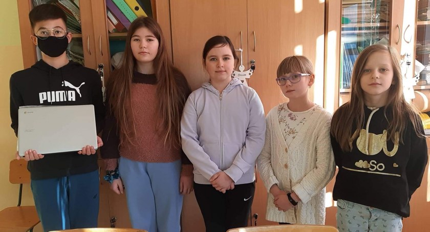 Uczniowie Szkoły Podstawowej nr 4 w Łukowie wygrali komputer 