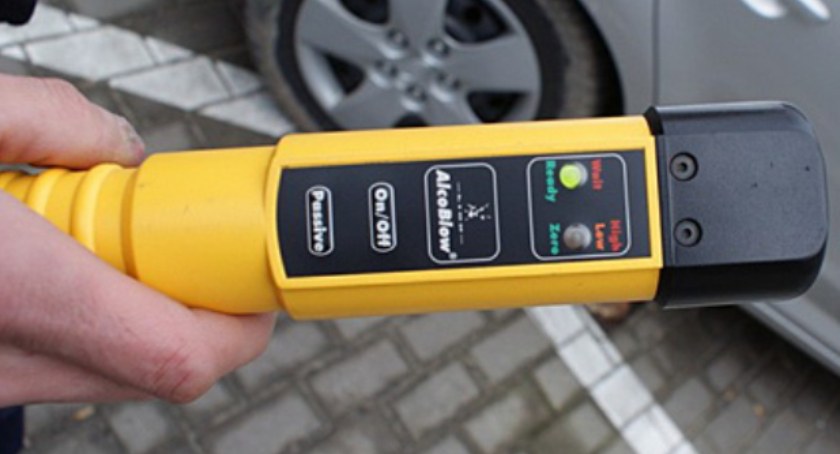 Wydmuchał 2,5 promila. Dostał 2,5 tys. zł mandatu. Do domu wracał pieszo