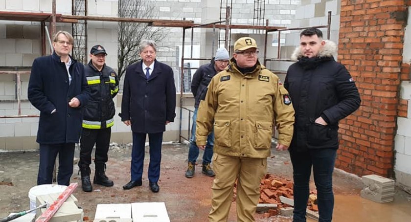Straż Pożarna w Łukowie i nowe skrzydło komendy. Wizytacja panów starostów