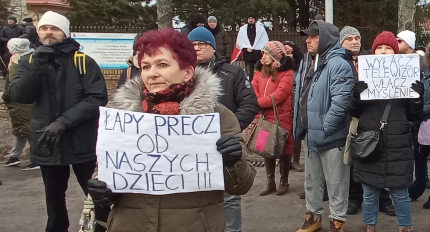 Mają dość segregacji i przymusu szczepień