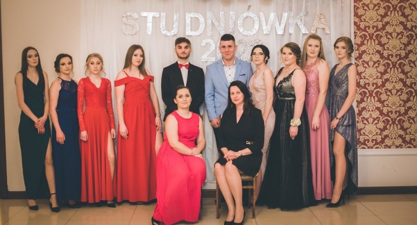 Studniówka Zespołu Szkół w Adamowie. 