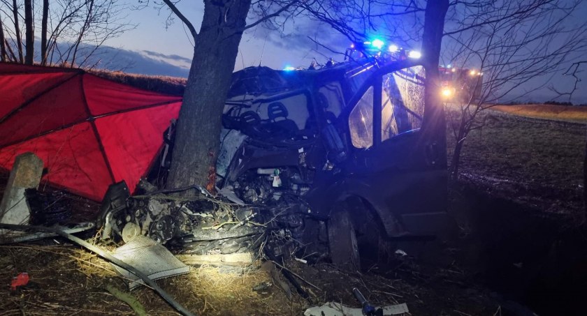 Śmiertelny wypadek pod Serokomlą. Nie żyje 38-latek (ZDJĘCIA)