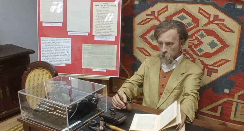 Pan Sienkiewicz rezyduje na Piłsudskiego. Cały czas można go odwiedzać 
