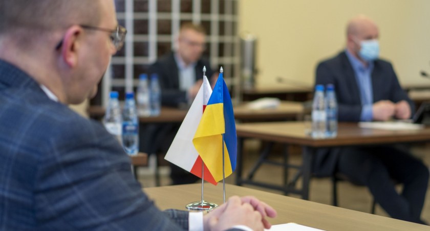 Łuków solidarny z Ukrainą. Specjalne oświadczenia Burmistrza i Rady Miasta (WIDEO)