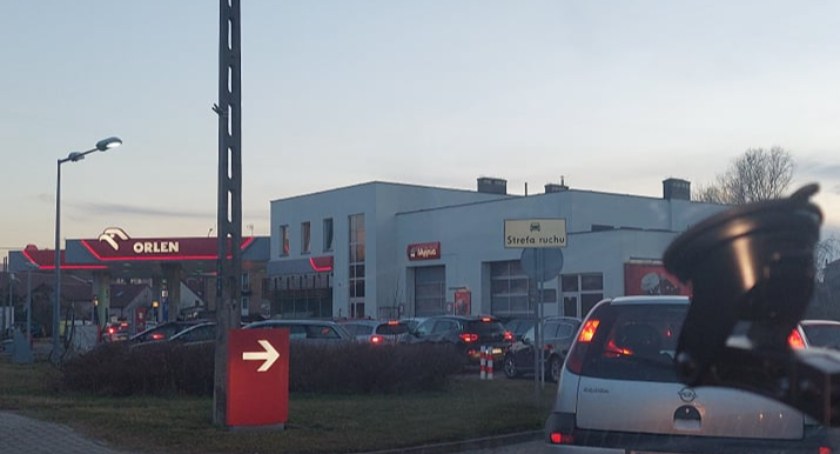 Łukowianie ruszyli na stacje paliwowe. Drożeje ropa 