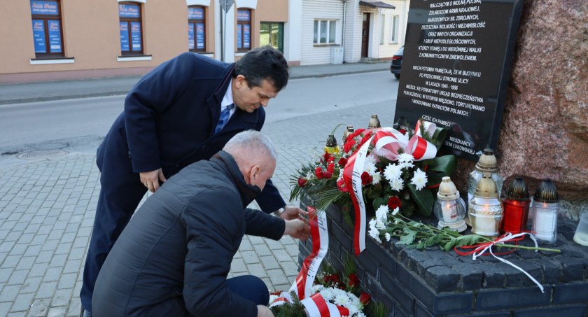 Władze powiatu uczciły Żołnierzy Wyklętych (ZDJĘCIA)