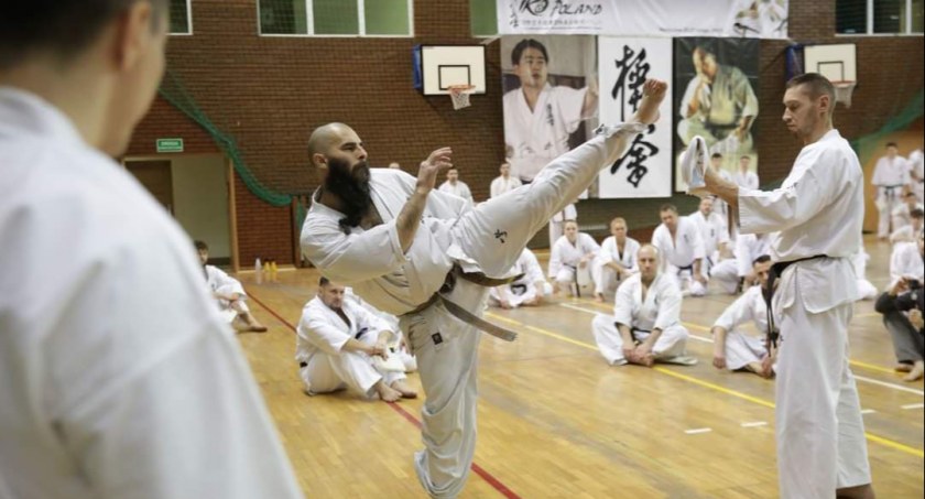 Zobacz jak się trenuje Karate. Łukowscy instruktorzy są po szkoleniu na Fighters Camp 2022 