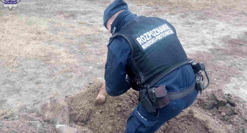 Kładli światłowód. Wykopali pocisk artyleryjski 