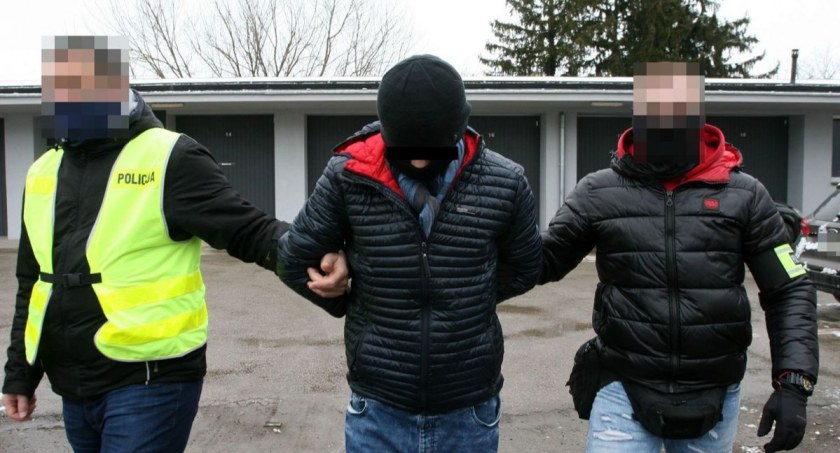 Rozkochał ją w sobie i oszukał na 350 tys. zł. Oszust matrymonialny zatrzymany 