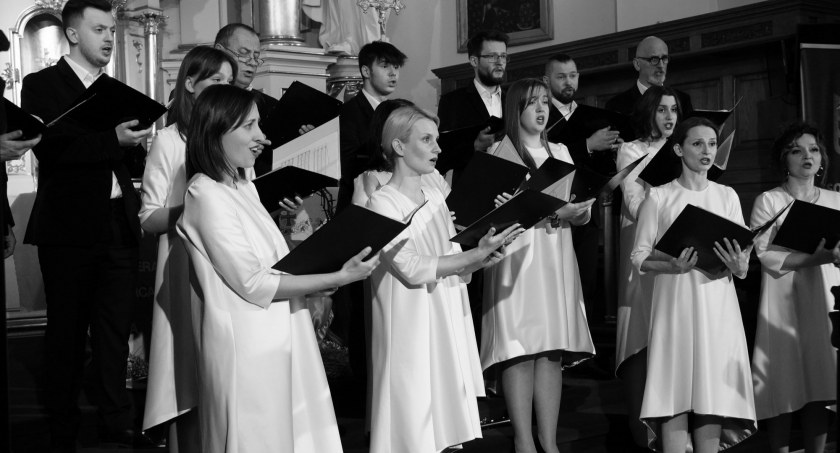 „O Crux Ave” - koncert pasyjny chóru kameralnego KOE  (ZDJĘCIA)