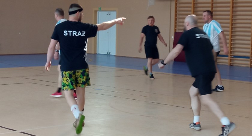 Strażacy w gminie Wojcieszków nie tylko gaszą pożary. Świetnie grają w piłkę (WIDEO + ZDJĘCIA) 