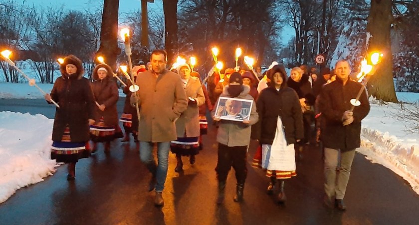 Gmina Łuków pamięta o św. Janie Pawle II. Piękny wieczór w Jadwisinie 