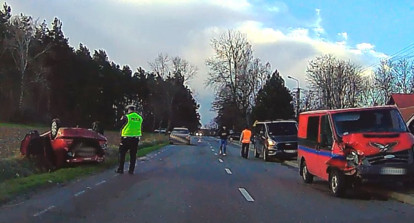 Dachowanie w Kożuchówce na trasie Stanin - Krzywda (WIDEO)