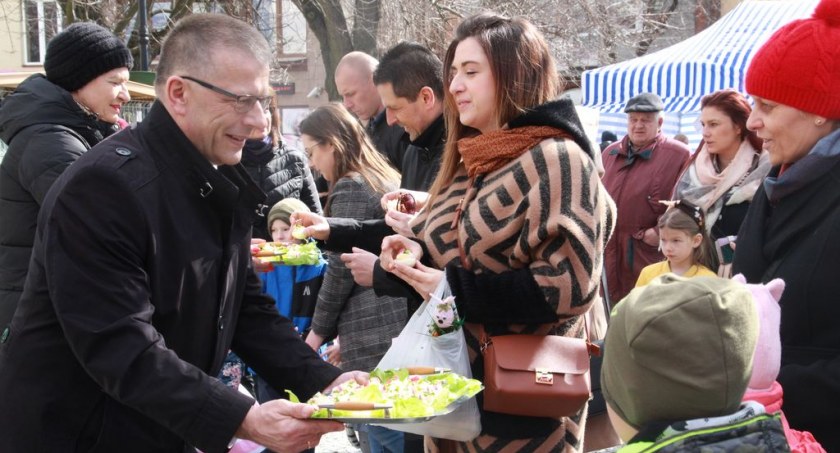 Wójt częstował jajkiem, gospodynie białym barszczem  (ZDJECIA + WIDEO)