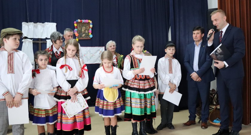 Widowiska obrzędowe na scenie Domu Kultury. 