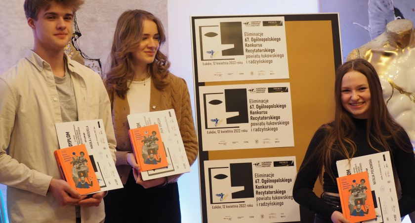 Julia Semczuk i Mikołaj Niedziela z ŁOK recytują najpiękniej (GALERIA)