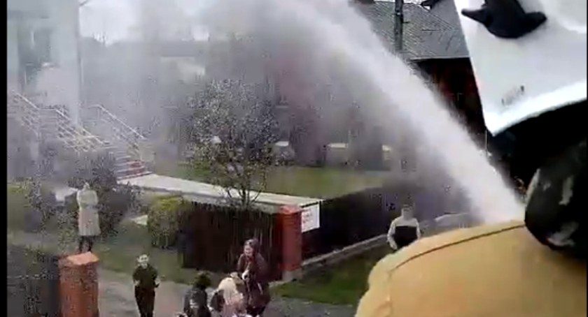 Strażacy lali wodą w Dąbiu i Żdżarach (WIDEO)