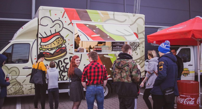  FOOD TRUCKI W ŁUKOWIE  