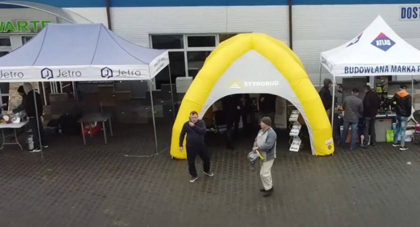 Firma Jetro zaprosiła klientów na śniadanie. Film z drona 