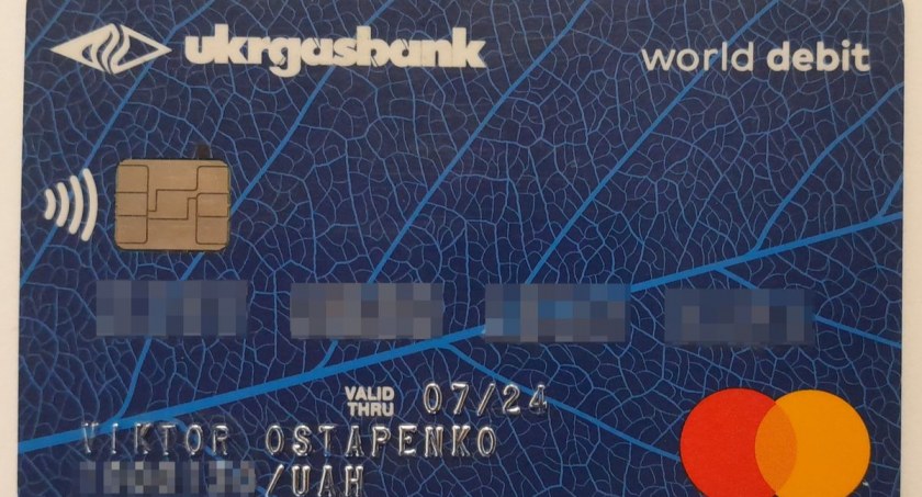Policjanci szukają właściciela karty debetowej 