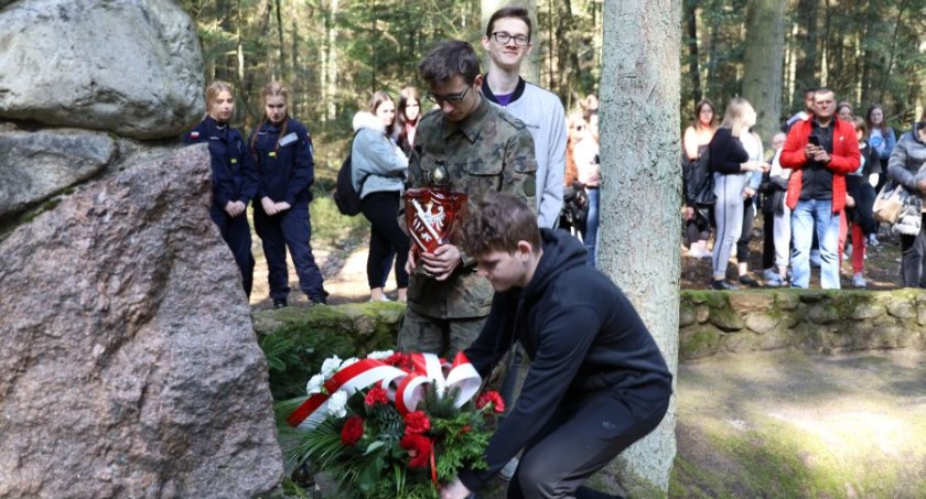 V Rajd 3-Majowy Szkół Ponadpodstawowych Powiatu Łukowskiego (ZDJĘCIA)