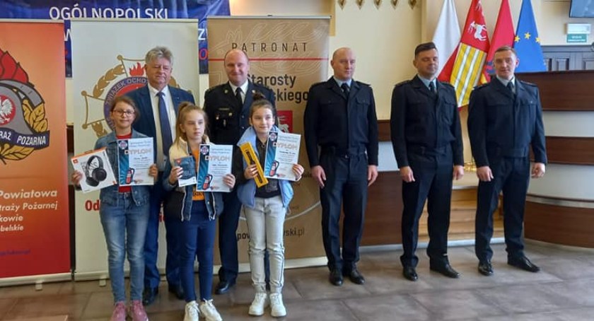 Młodzi wiedzą jak zapobiegać pożarom. Wygrali: Ola Turska, Grześ Kowalczyk i Magda Wysokińska