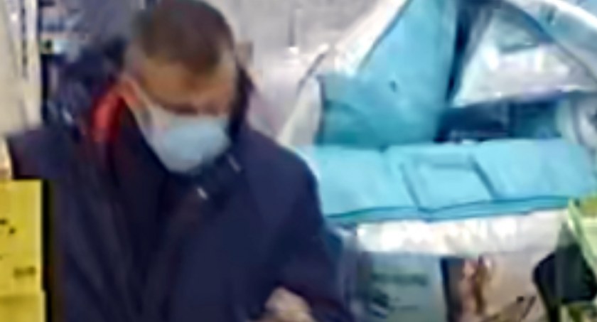 Ukradł ze sklepu baterie łazienkowe. Policja szuka tego złodzieja