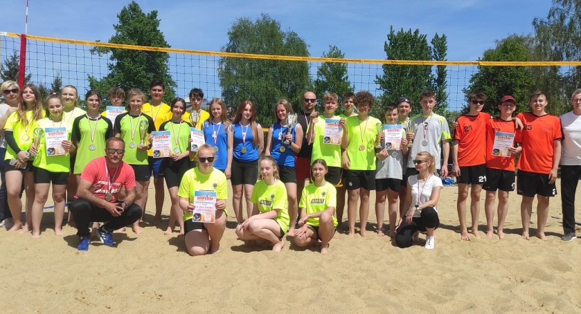 Szkolne zawody w beach soccerze. Strzyżew najlepszy 