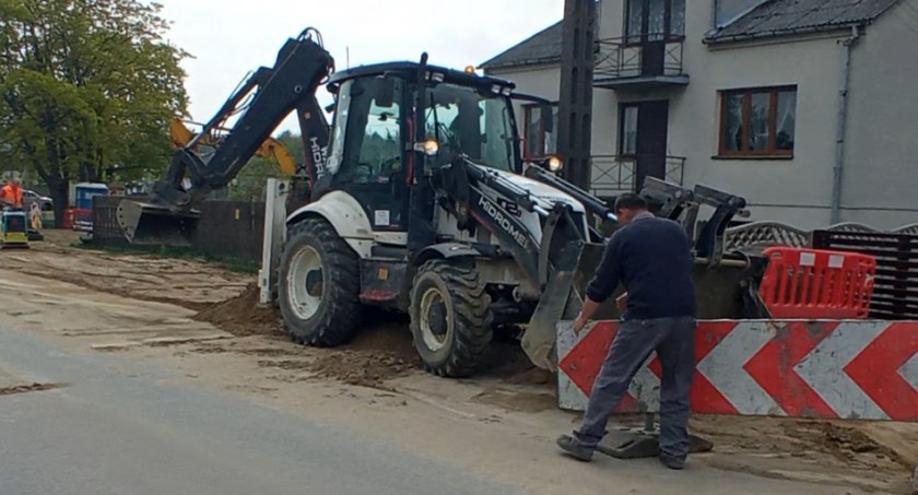 Trwa budowa kanalizacji w Krynce, Wólce Świątkowej i Rolach (WDIEO)