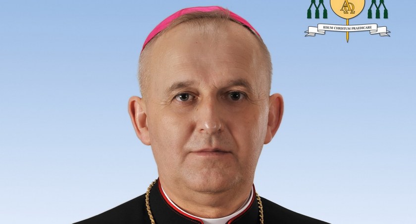 Biskup Suchodolski mówi co zrobić by młodzi wrócili do Kościoła 