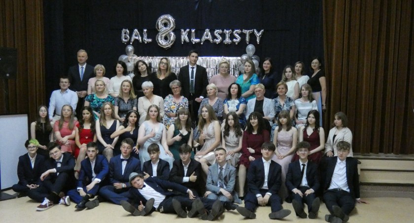 Ich pierwszy bal. 8-klasiści z Woli Gułowskiej świętowali koniec szkoły 