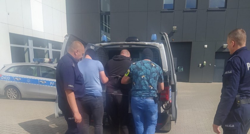 31-latek groził, że zabije swoja byłą. Jechał do niej z mieczem samurajskim (WIDEO)