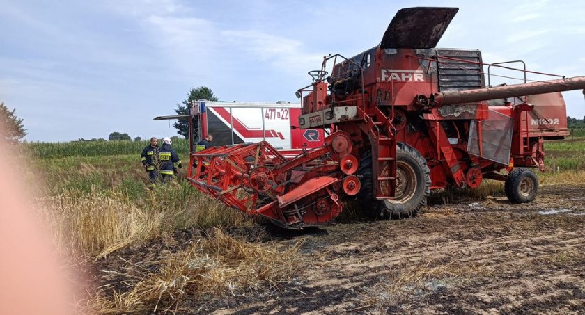 Pożar kombajnu ma polu w Krynce koło Łukowa